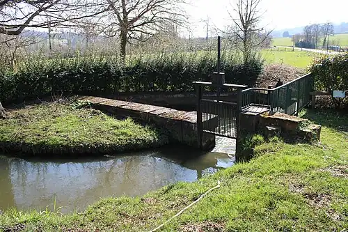 Vestiges de l'ancien moulin sur La Crise.