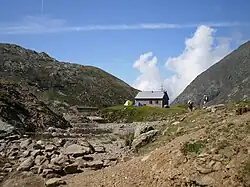 Le refuge vu de l'est.