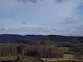 Vue vers l'est sur les monts d'Auvergne depuis la tour