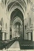 Vue intérieure de l'église paroissiale au début du XXe&nbsp;siècle (carte postale).