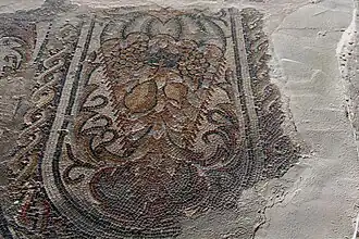 Mosaïque avec des grappes.