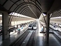 La gare de Séville-Santa Justa et ses AVE.