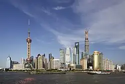 Vue panoramique du Pudong depuis le Bund.