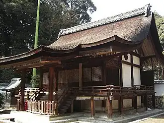 Style hirairi : entrée du côté sans pignon.