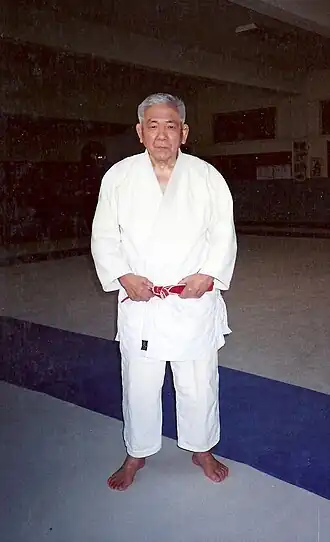Shozo Awazu à Paris, en 2003, 9e&nbsp;dan (kyū-dan, ceinture rouge).