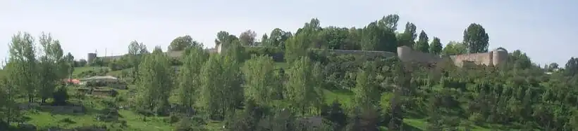 Murs de la forteresse de Chouchi