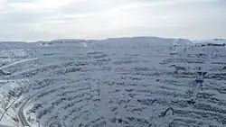 Mine de cuivre à ciel ouvert de Sibaï : près de 2 km de large et 500 m de profondeur.