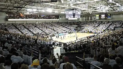 Description de l'image Siegel Center White Out 2016 vs GW.jpg.