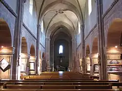 Intérieur du vaisseau central de la nef.