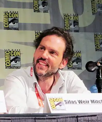 Silas Weir Mitchell (acteur) interprète Charles Patoshik.
