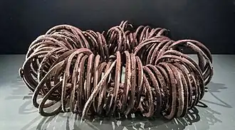 Enchevêtrement de bracelets en argent tangle trouvé dans le dépôt no&nbsp;1 d'un poids total de 2&nbsp;kg