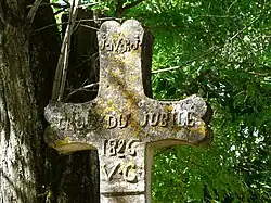 Croix de jubilé à côté de l'église.