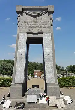 Le monument aux morts du cimetière de Sin-le-Noble.