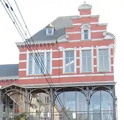 Description de cette image, également commentée ci-après