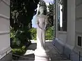 La statue de Sissi, située près de l'entrée du bâtiment.
