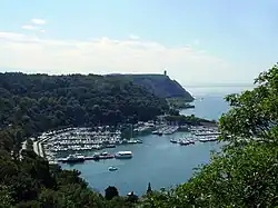 La baie de Sistiana&nbsp;(it).