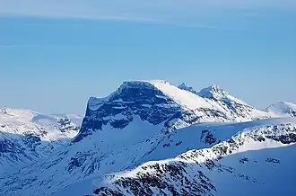 Vue du Skarfjellet depuis le Vassnebba.