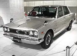Facelift Nissan Skyline 2000 GT-X berline (KGC10)