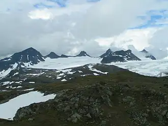 Leirbrean (à gauche) et Smørstabbrean (à droite)