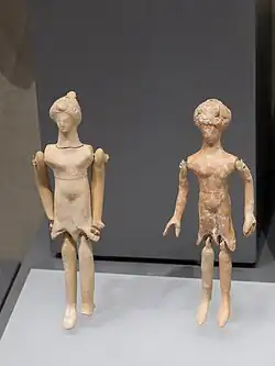 Poupées en terre cuite