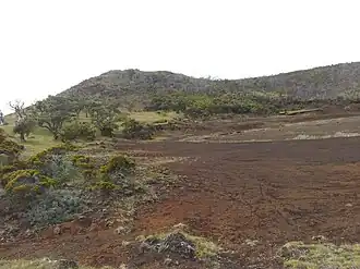 Vue du piton dans l'Bout depuis le fond de son cratère.