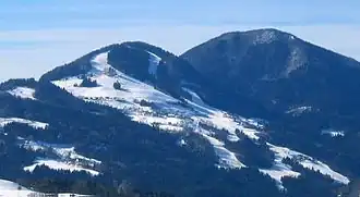 Vue de la montagne et sa station.