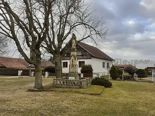 Statue de la Vierge Marie.
