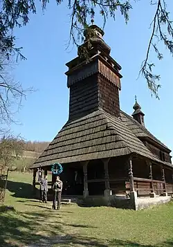 Église en bois dans le village de Tchornoholova.