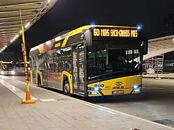 Quai des autobus, dans la continuité des quais de la gare SNCB.