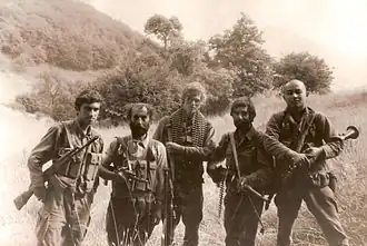 Un groupe du 8e&nbsp;régiment d'infanterie de Stepanakert, Armée de défense de la république du Haut-Karabagh. District du corridor de Latchine en août 1992.