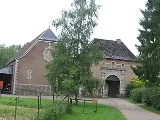 Portail de l'ancienne abbaye.