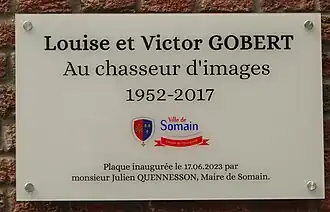 La stèle.