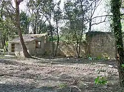 Vestiges du mur d'enceinte.