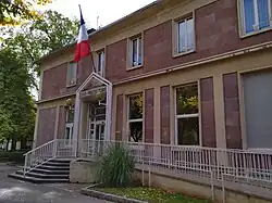 Façade extérieure de la sous-préfecture de Saint-Dié-des-Vosges.