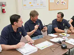 De gauche à droite : Sergueï Revine, Gennady Padalka et Joseph M. Acaba