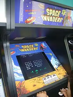 Borne d'arcade avec le jeu Space Invader
