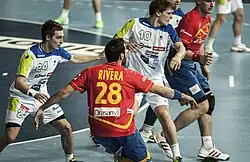 Dolenec et les Slovènes en défense face aux Espagnols lors du Championnat du monde masculin de handball 2013
