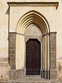 Entrée de la collégiale.
