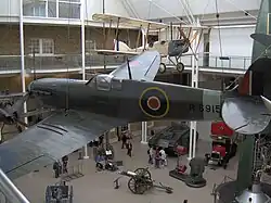 Le Spitfire Mk I 'R6915' (57 sorties durant la bataille d'Angleterre) de l'Imperial War Museum.