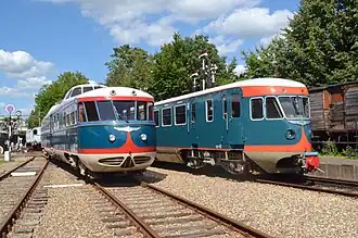 L'autorail d'inspection DE20 dit chameau aux côtés du DE1 n° 41 au Musée d'Utrecht.