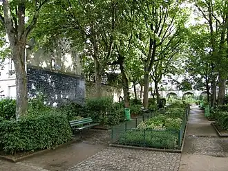 Le square Jehan-Rictus où est situé le mur.