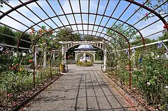 Square de la Roseraie.