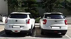 Ssangyong Tivoli (à gauche) et Tivoli XLV (à droite) vues de l'arrière