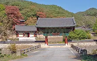 La porte au pilier unique de Ssangbongsa&nbsp;(en) dans le Jeolla du Sud