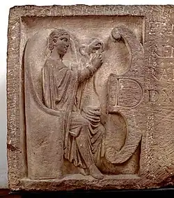 Une des Parques décorant le sarcophage de Florentina (IIIe&nbsp;siècle apr. J.-C.)