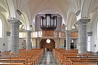 Intérieur avec vue sur la tribune de l'orgue