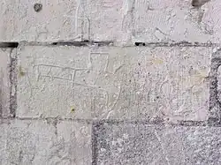 Graffiti représentant des serpettes.