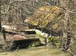 Le lavoir et son bassin.