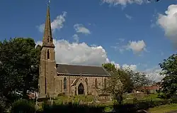 Une église et son cimetière.
