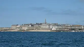 Saint-Malo vu de la mer.